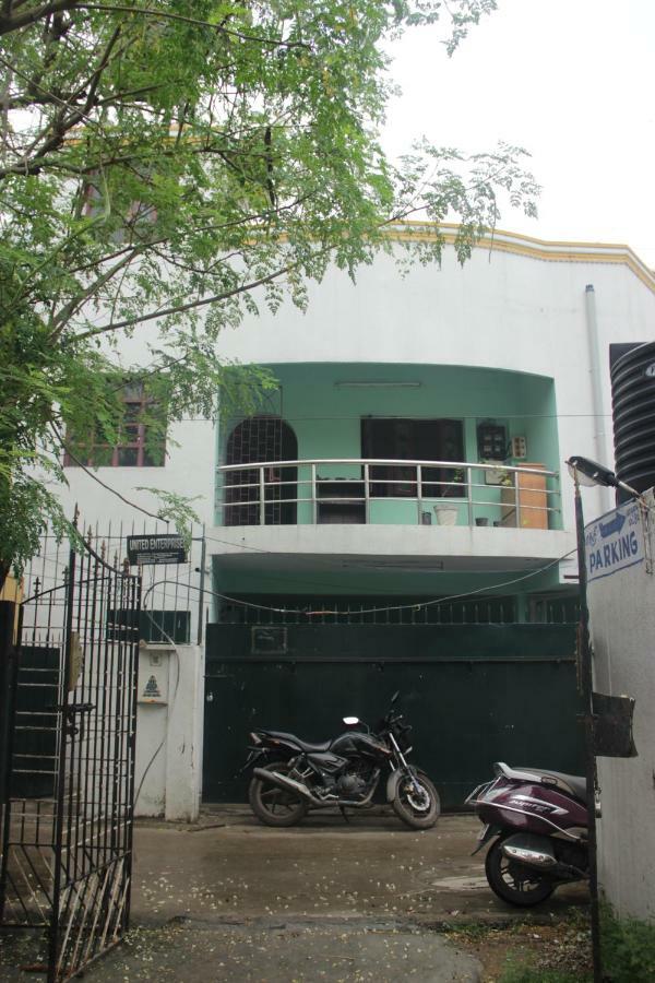 Hostel Gandhi Madrás Exterior foto